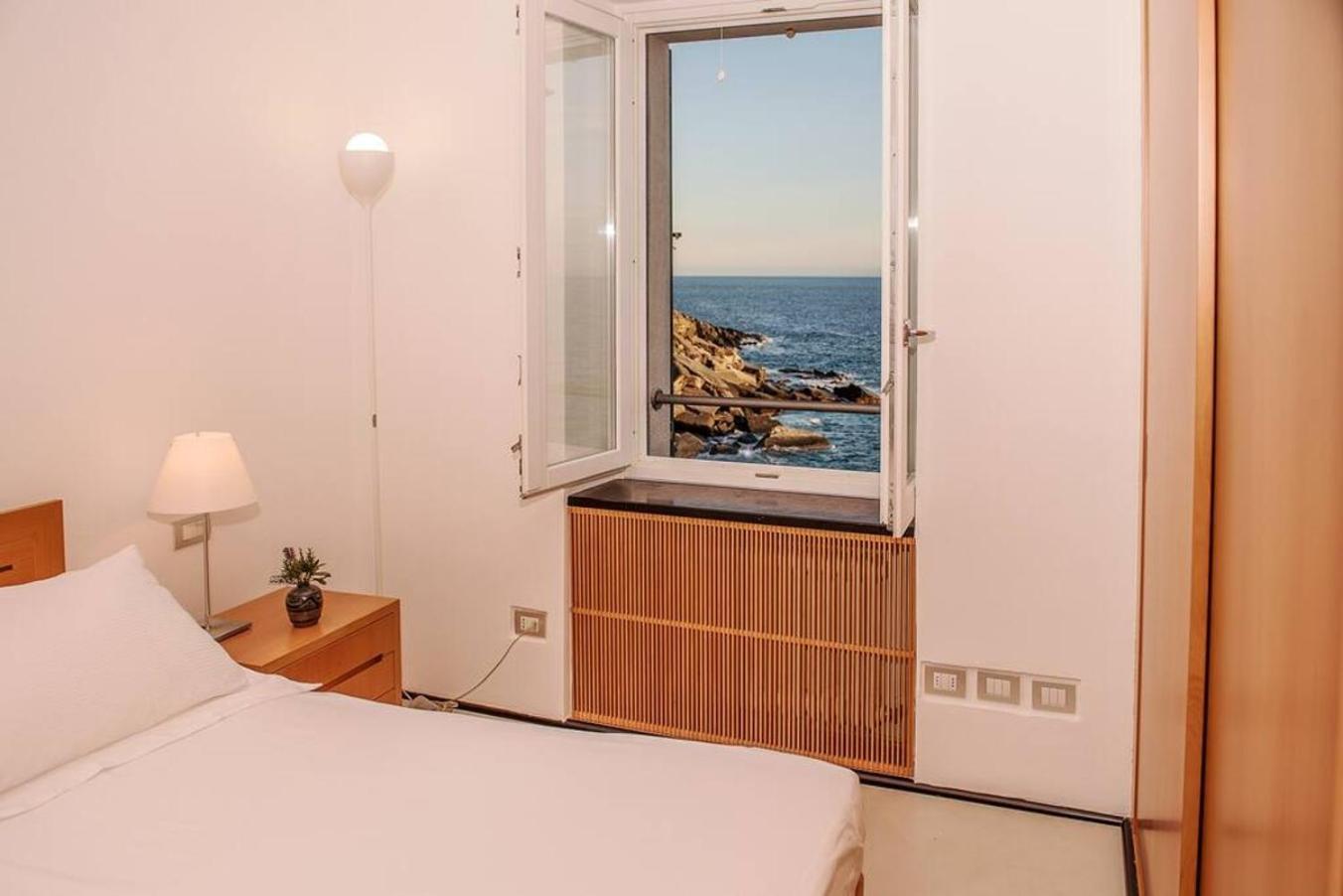 Апартаменти Carattino 12 Idyllic Seafront Retreat Вернацца Екстер'єр фото