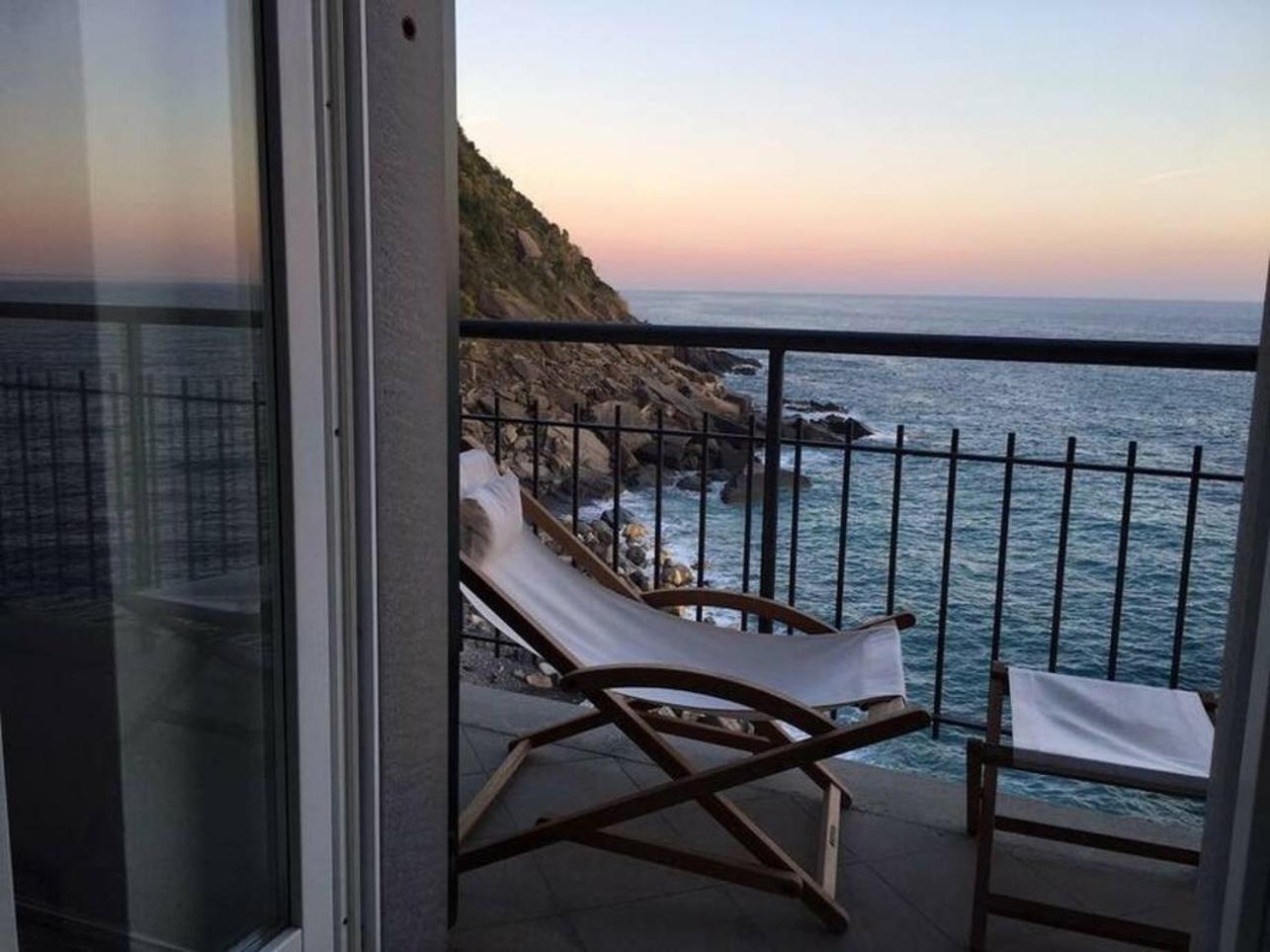 Апартаменти Carattino 12 Idyllic Seafront Retreat Вернацца Екстер'єр фото