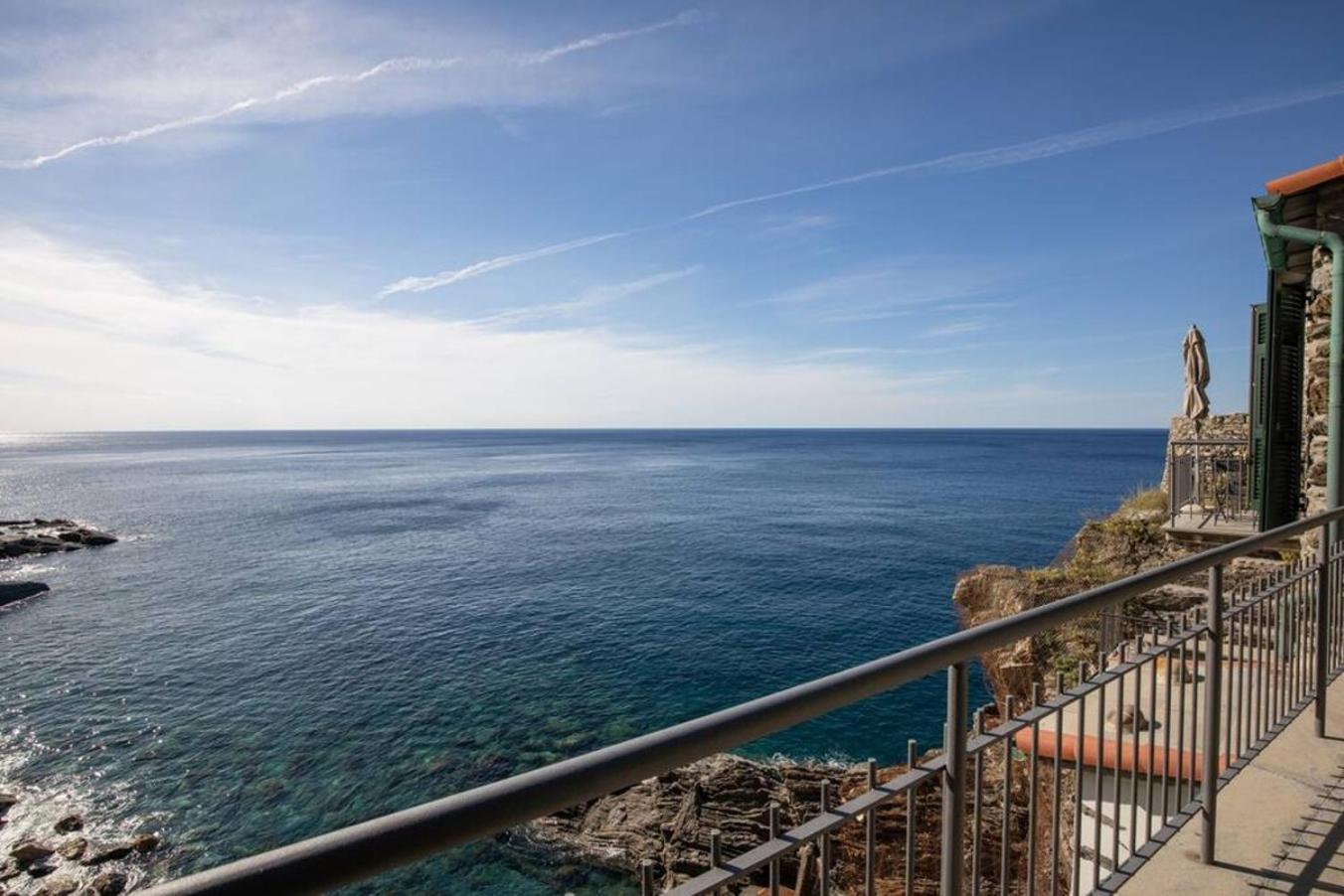 Апартаменти Carattino 12 Idyllic Seafront Retreat Вернацца Екстер'єр фото