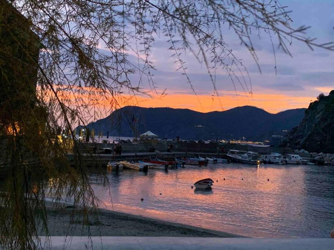 Апартаменти Carattino 12 Idyllic Seafront Retreat Вернацца Екстер'єр фото