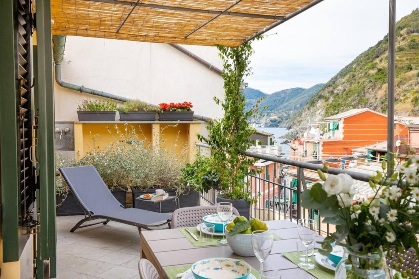 Апартаменти Carattino 12 Idyllic Seafront Retreat Вернацца Екстер'єр фото